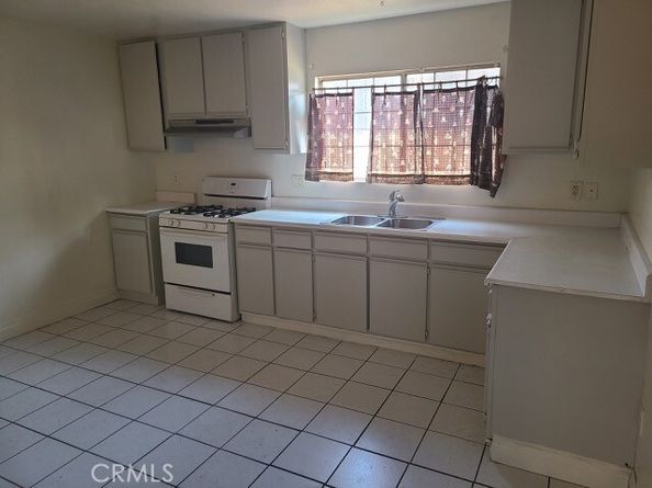 944 W 74th Street, Los Angeles CA 90044