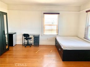 1327 W 35th Street, Los Angeles CA 90007