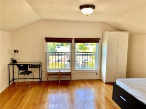 1327 W 35th Street, Los Angeles CA 90007