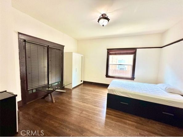 1327 W 35th Street, Los Angeles CA 90007