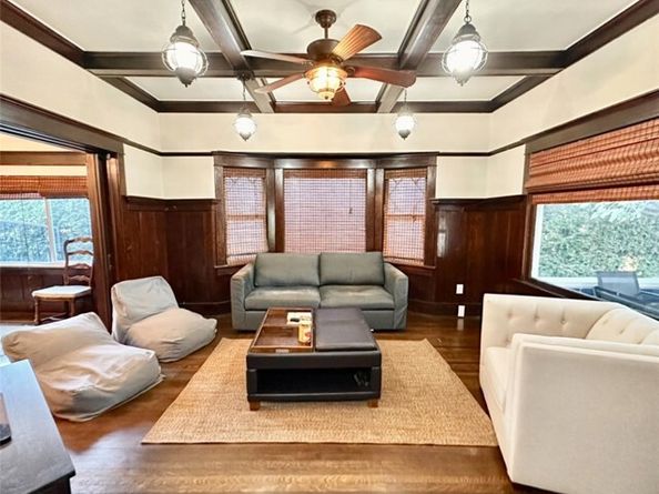 1327 W 35th Street, Los Angeles CA 90007