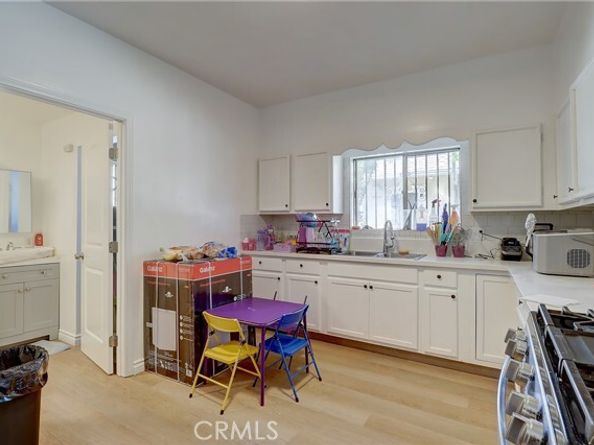 834 E 33rd Street, Los Angeles CA 90011