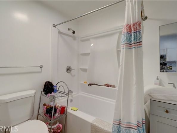 834 E 33rd Street, Los Angeles CA 90011