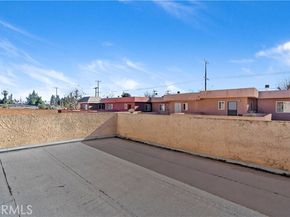 7615 Glade Ave 114, Canoga Park (los Angeles) CA 91304