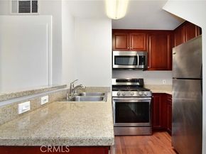 5500 Owensmouth Avenue 311, Woodland Hills (los Angeles) CA 91367