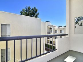 5500 Owensmouth Avenue 311, Woodland Hills (los Angeles) CA 91367