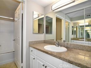 5500 Owensmouth Avenue 311, Woodland Hills (los Angeles) CA 91367