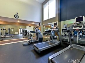 5500 Owensmouth Avenue 311, Woodland Hills (los Angeles) CA 91367