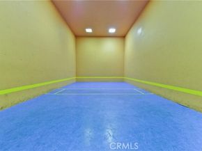 5500 Owensmouth Avenue 311, Woodland Hills (los Angeles) CA 91367