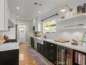 17641 Kittridge, Los Angeles CA 91406