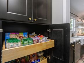 17641 Kittridge, Los Angeles CA 91406