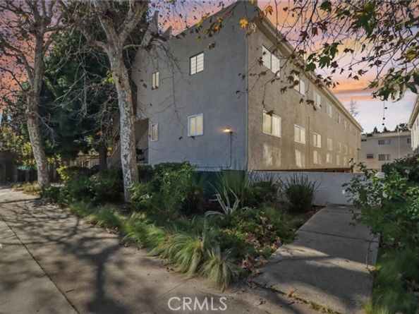 7439 Woodman Avenue 31, Van Nuys (los Angeles) CA 91405