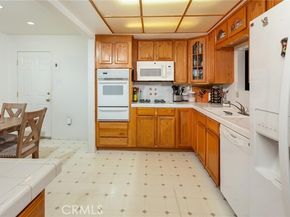 21723 Napa Street, Canoga Park (los Angeles) CA 91304