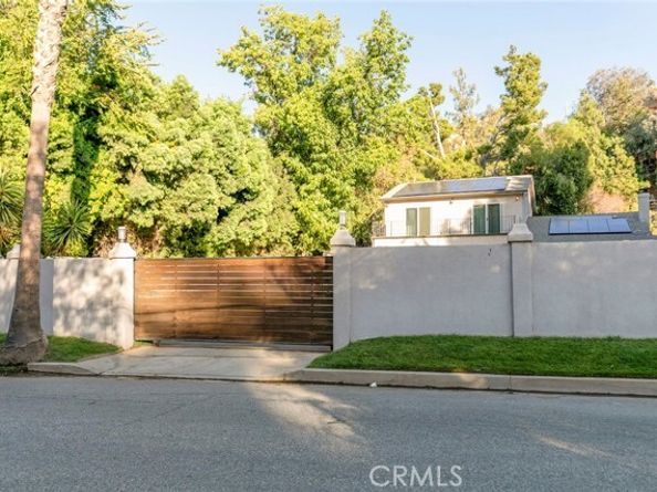 9620 Wheatland Avenue, Burbank CA 91040