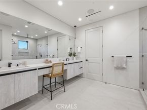 19141 Erwin, Tarzana (los Angeles) CA 91335