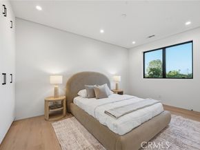 19141 Erwin, Tarzana (los Angeles) CA 91335