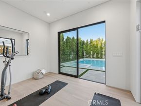 19141 Erwin, Tarzana (los Angeles) CA 91335