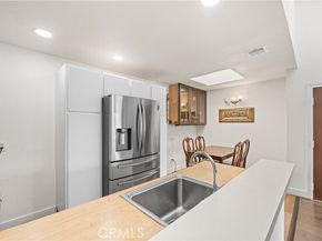 9600 Van Nuys 220, Panorama City (los Angeles) CA 91402