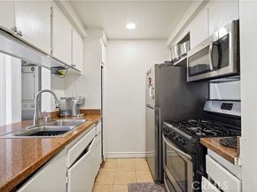 21219 Roscoe, Canoga Park (los Angeles) CA 91304