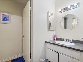 21219 Roscoe, Canoga Park (los Angeles) CA 91304