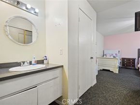 21219 Roscoe, Canoga Park (los Angeles) CA 91304