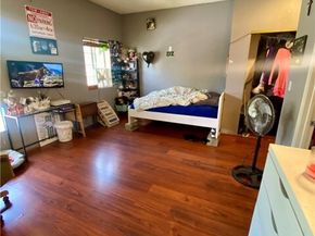 15044 Nordhoff Street 8, North Hills (los Angeles) CA 91343
