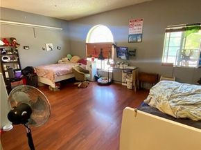 15044 Nordhoff Street 8, North Hills (los Angeles) CA 91343