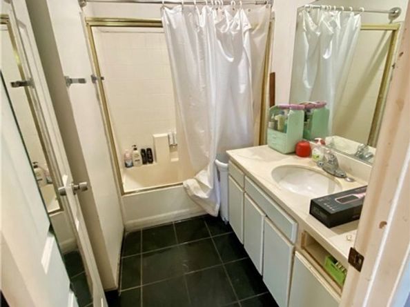15044 Nordhoff Street 8, North Hills (los Angeles) CA 91343