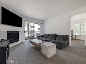 21450 Burbank Boulevard 203, Woodland Hills (los Angeles) CA 91367