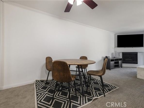21450 Burbank Boulevard 203, Woodland Hills (los Angeles) CA 91367