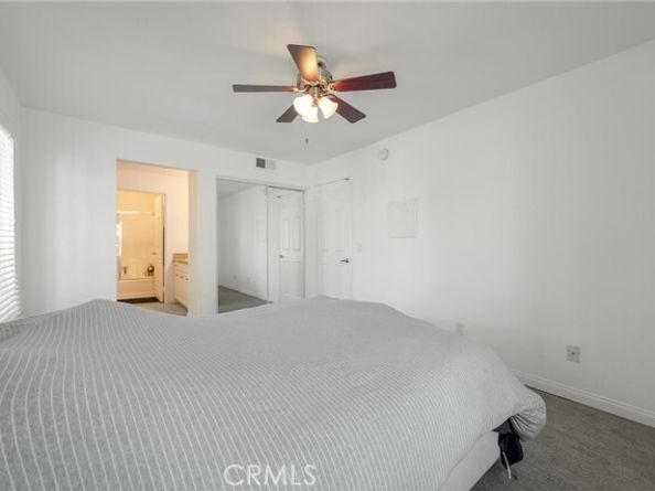 21450 Burbank Boulevard 203, Woodland Hills (los Angeles) CA 91367