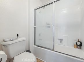 21450 Burbank Boulevard 203, Woodland Hills (los Angeles) CA 91367