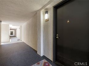 21450 Burbank Boulevard 203, Woodland Hills (los Angeles) CA 91367