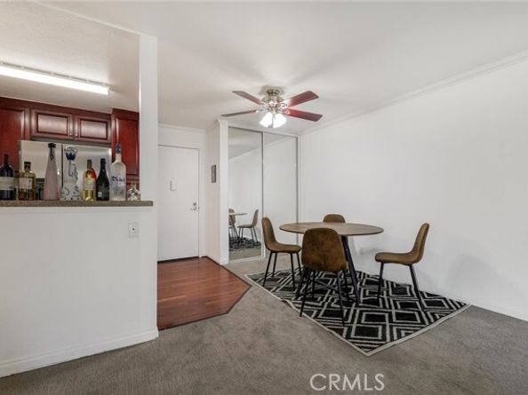 21450 Burbank Boulevard 203, Woodland Hills (los Angeles) CA 91367