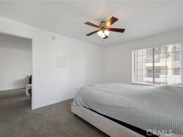 21450 Burbank Boulevard 203, Woodland Hills (los Angeles) CA 91367
