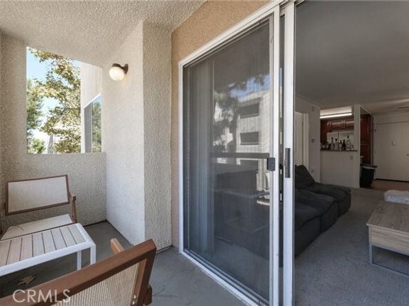 21450 Burbank Boulevard 203, Woodland Hills (los Angeles) CA 91367