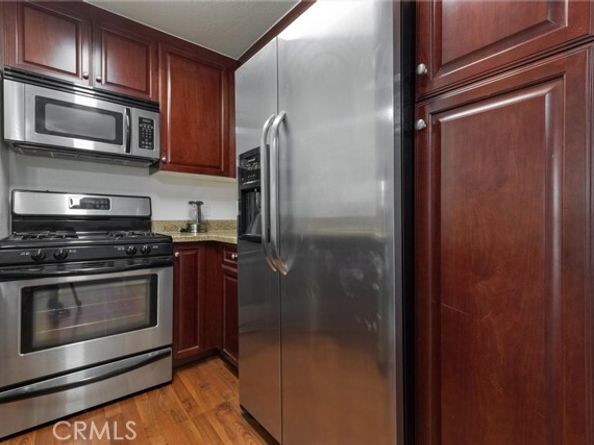 21450 Burbank Boulevard 203, Woodland Hills (los Angeles) CA 91367
