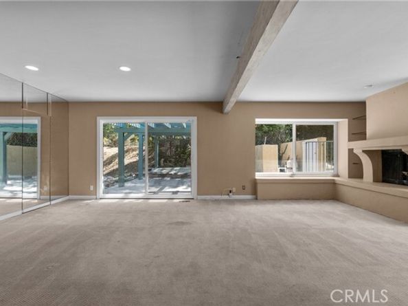 20140 Wells Drive, Woodland Hills (los Angeles) CA 91364