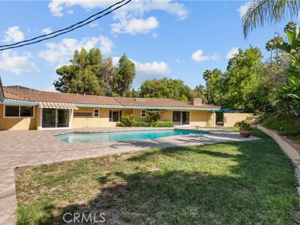 20140 Wells Drive, Woodland Hills (los Angeles) CA 91364