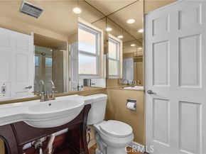 20140 Wells Drive, Woodland Hills (los Angeles) CA 91364