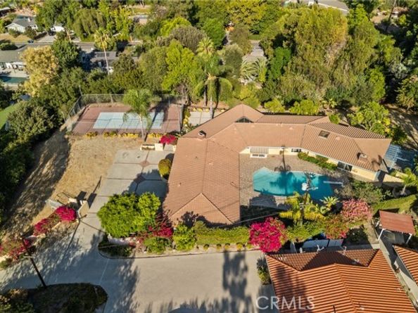 20140 Wells Drive, Woodland Hills (los Angeles) CA 91364
