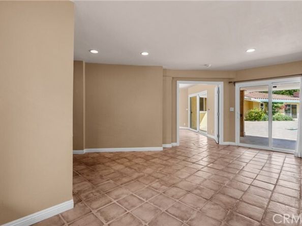20140 Wells Drive, Woodland Hills (los Angeles) CA 91364