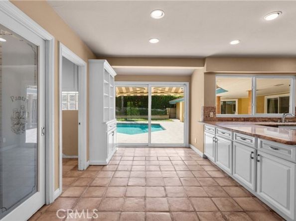 20140 Wells Drive, Woodland Hills (los Angeles) CA 91364