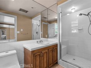 20140 Wells Drive, Woodland Hills (los Angeles) CA 91364