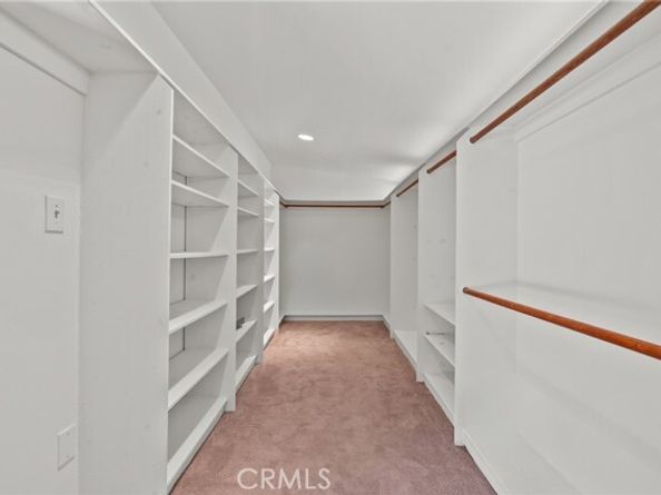 20140 Wells Drive, Woodland Hills (los Angeles) CA 91364