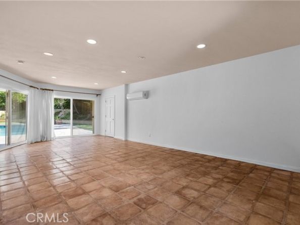 20140 Wells Drive, Woodland Hills (los Angeles) CA 91364