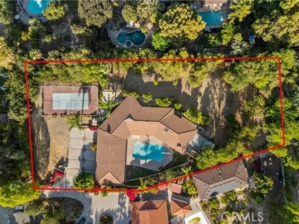 20140 Wells Drive, Woodland Hills (los Angeles) CA 91364