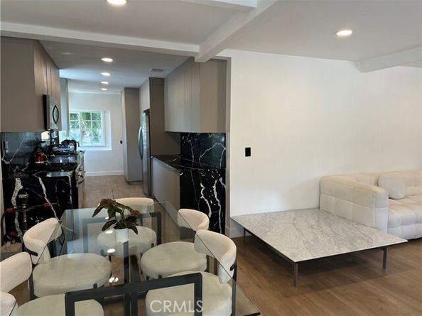 15760 Saticoy Street, Van Nuys (los Angeles) CA 91406