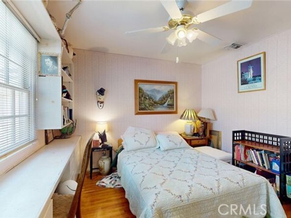 22542 Burbank Boulevard, Woodland Hills (los Angeles) CA 91367