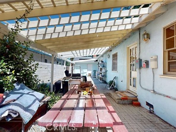 22542 Burbank Boulevard, Woodland Hills (los Angeles) CA 91367